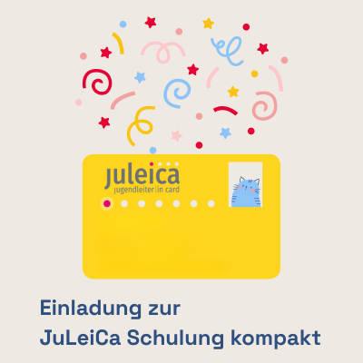 Auf der Grafik ist eine JuLeica-Karte zu sehen. Links oben ist als Foto der Person der Kopf einer Comickatze auf der Karte, links daneben steht "juleica". Über der Karte ist buntes Konfetti, unter der Karte steht "Einladung zur JuLeiCa Schulung kompakt".